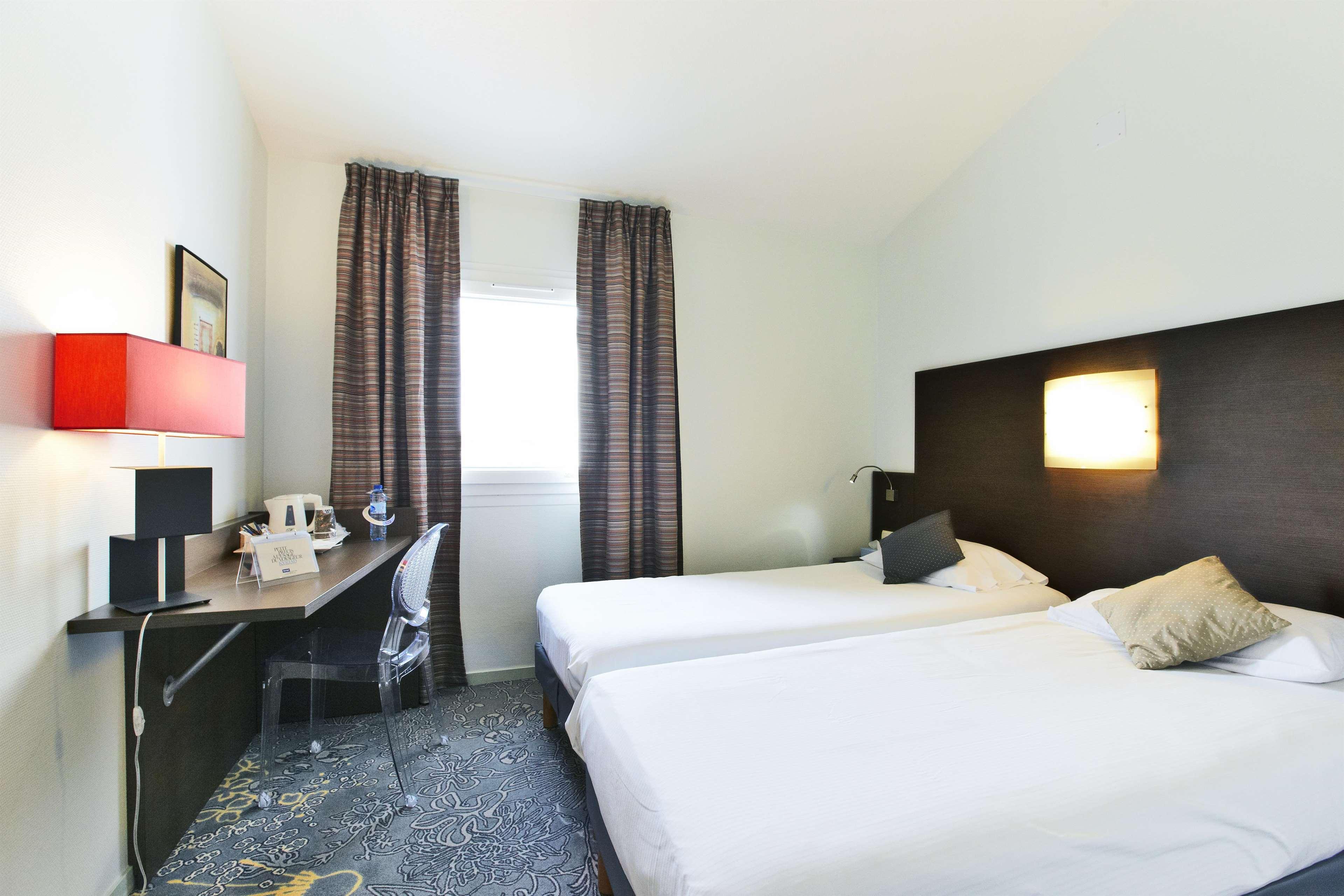Hotel Kyriad La Rochelle Centre Ville Luaran gambar