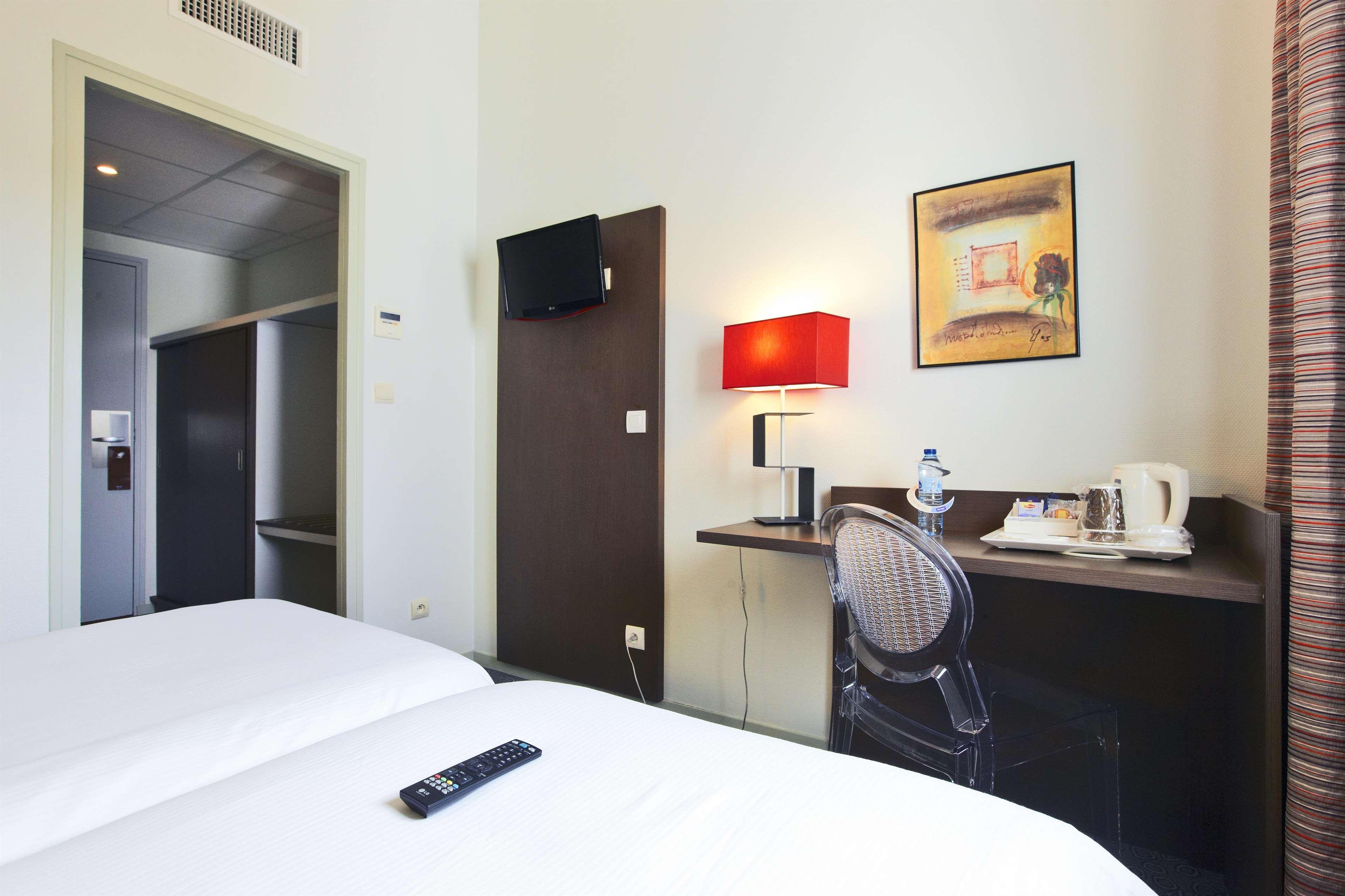 Hotel Kyriad La Rochelle Centre Ville Luaran gambar