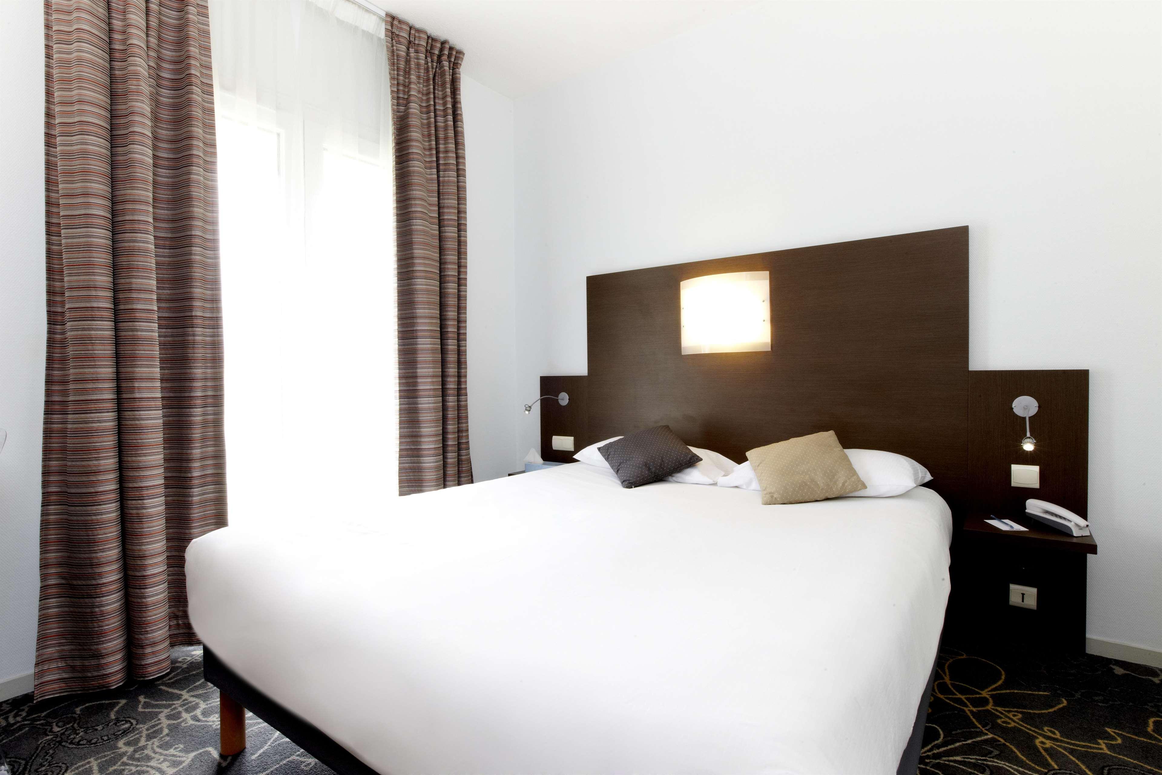 Hotel Kyriad La Rochelle Centre Ville Luaran gambar
