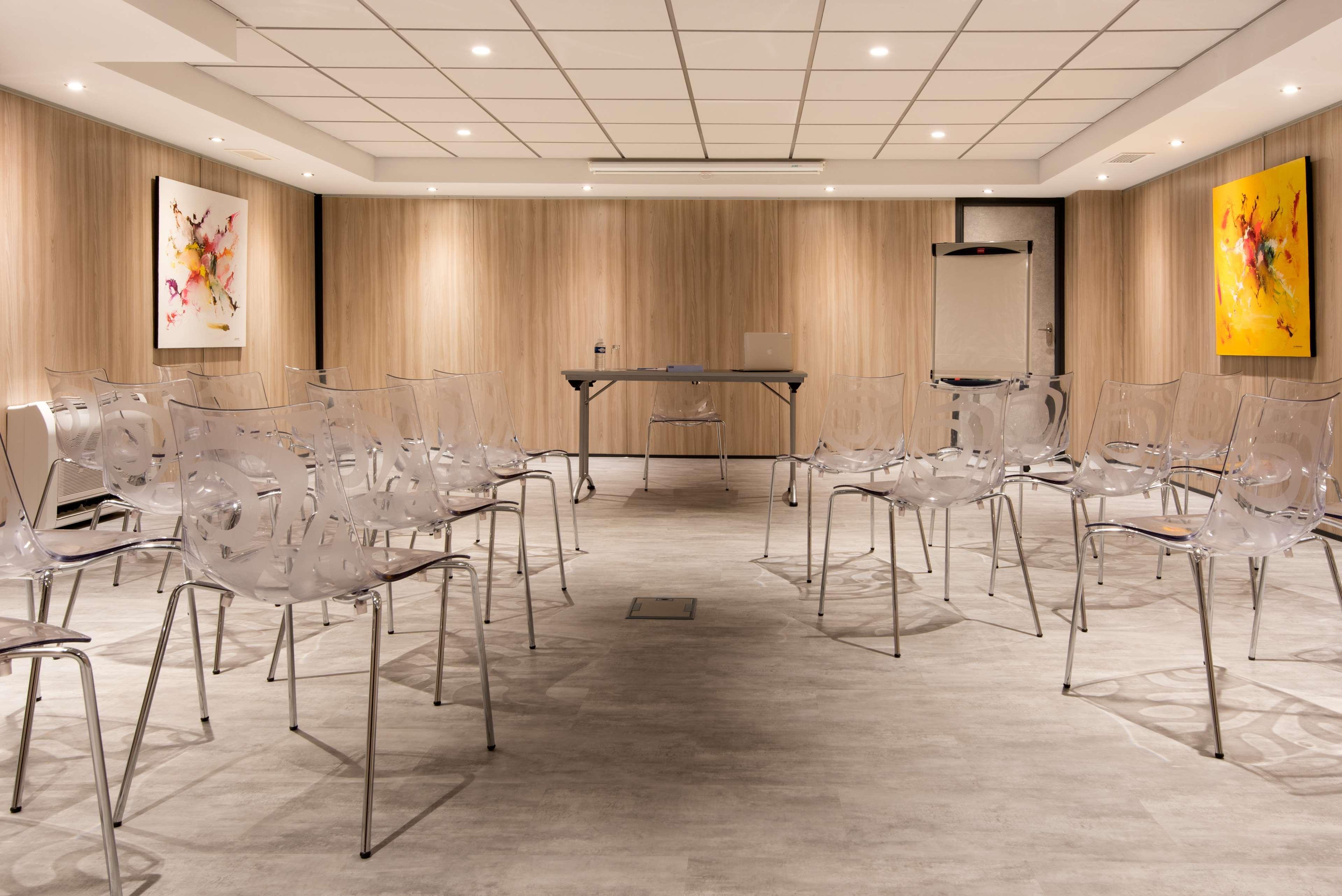 Hotel Kyriad La Rochelle Centre Ville Luaran gambar