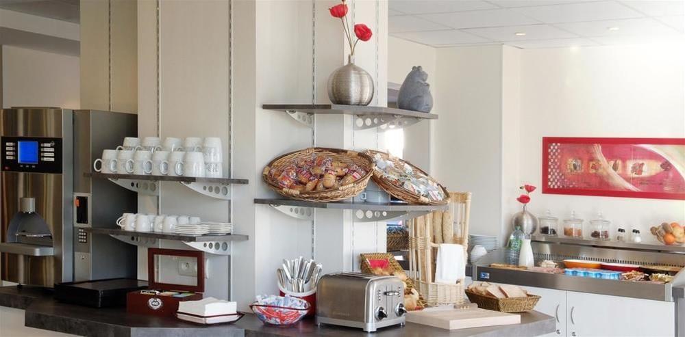 Hotel Kyriad La Rochelle Centre Ville Luaran gambar