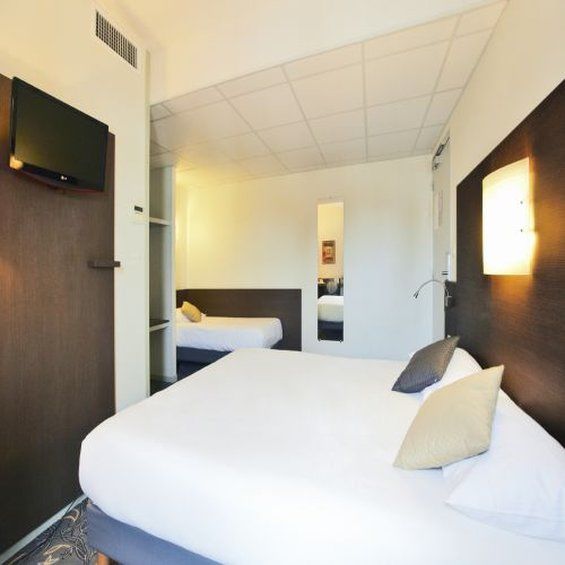 Hotel Kyriad La Rochelle Centre Ville Luaran gambar